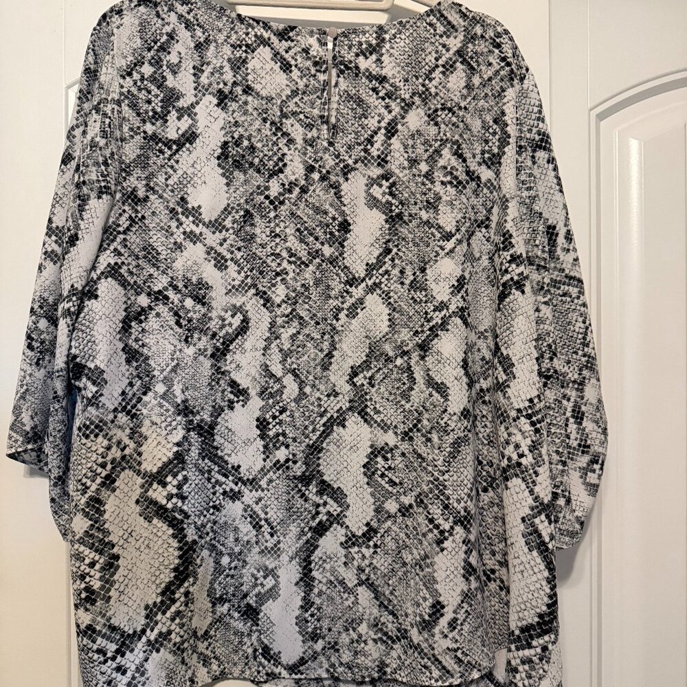 EUC - Worthington Woman Snake Print Blouse | Black & White | Size 0X